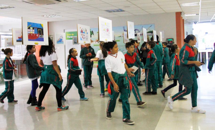 Porto Escola recebe alunos das comunidades rurais de Paranaguá Porto Escola recebe alunos das comunidades rurais de Paranaguá