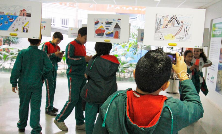 Porto Escola recebe alunos das comunidades rurais de Paranaguá Porto Escola recebe alunos das comunidades rurais de Paranaguá