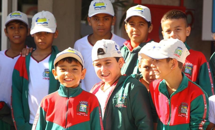Porto Escola recebe alunos das comunidades rurais de Paranaguá Porto Escola recebe alunos das comunidades rurais de Paranaguá