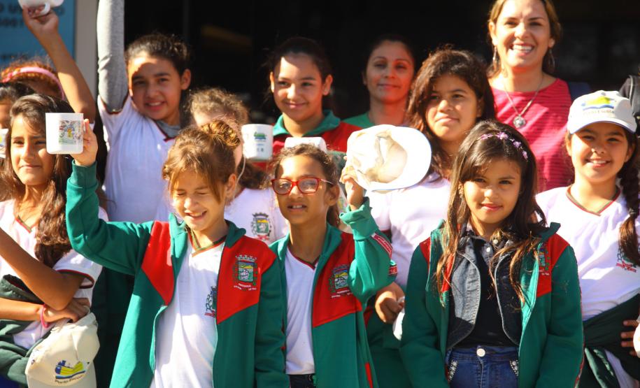 Porto Escola recebe alunos das comunidades rurais de Paranaguá Porto Escola recebe alunos das comunidades rurais de Paranaguá