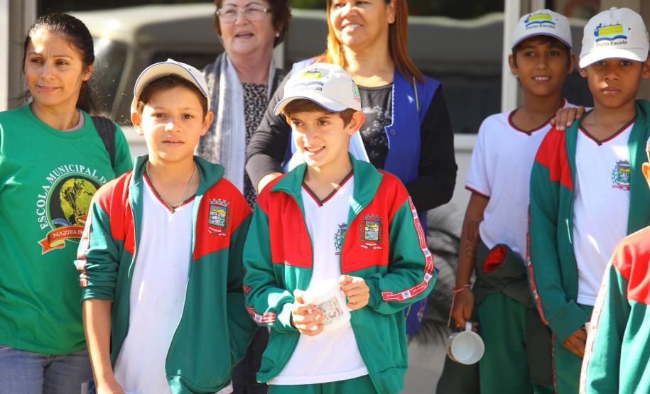 Porto Escola recebe alunos das comunidades rurais de Paranaguá Porto Escola recebe alunos das comunidades rurais de Paranaguá