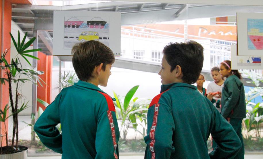 Porto Escola recebe alunos das comunidades rurais de Paranaguá Porto Escola recebe alunos das comunidades rurais de Paranaguá