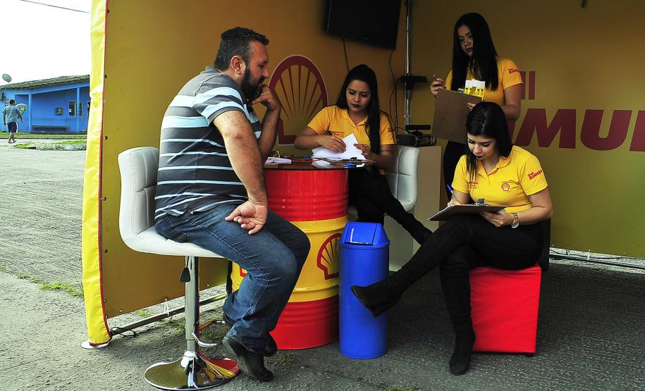 Programa leva serviços e orientações a caminhoneiros no Pátio de Triagem de Paranaguá