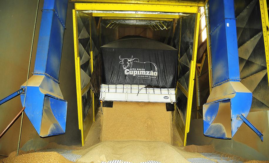 Novos tombadores vão ampliar capacidade de descarga no silo público do Porto de Paranaguá