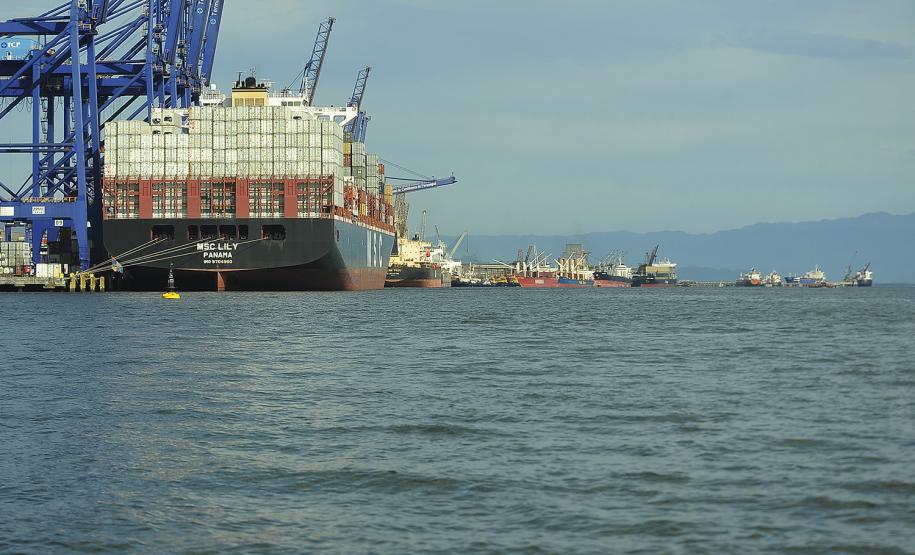 Terminal fecha o semestre com a maior movimentação de cargas para o período. Foram 25 milhões de toneladas movimentadas nos primeiros seis meses do ano. O porto bateu recordes nas movimentações de carga geral e granéis líquidos