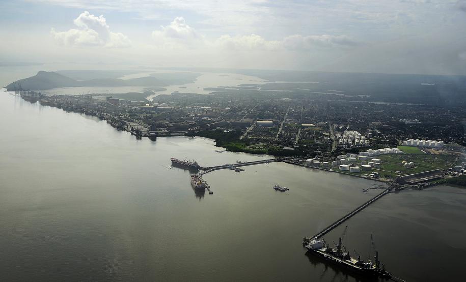 Terminal fecha o semestre com a maior movimentação de cargas para o período. Foram 25 milhões de toneladas movimentadas nos primeiros seis meses do ano. O porto bateu recordes nas movimentações de carga geral e granéis líquidos