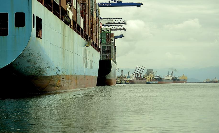 Terminal fecha o semestre com a maior movimentação de cargas para o período. Foram 25 milhões de toneladas movimentadas nos primeiros seis meses do ano. O porto bateu recordes nas movimentações de carga geral e granéis líquidos