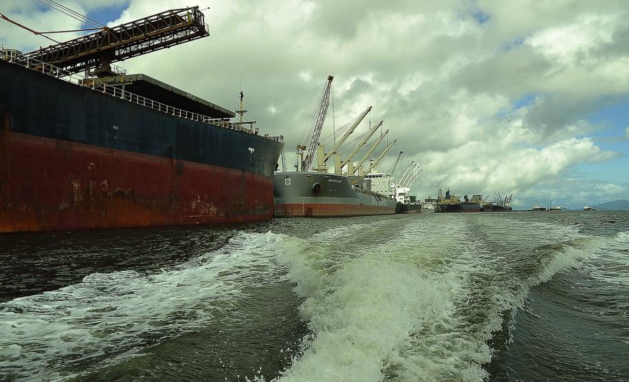 Terminal fecha o semestre com a maior movimentação de cargas para o período. Foram 25 milhões de toneladas movimentadas nos primeiros seis meses do ano. O porto bateu recordes nas movimentações de carga geral e granéis líquidos