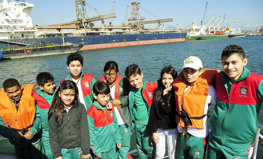 Appa premia vencedores do Concurso de Desenho do Projeto Porto Escola com passeio de barco pela baía de Paranaguá
