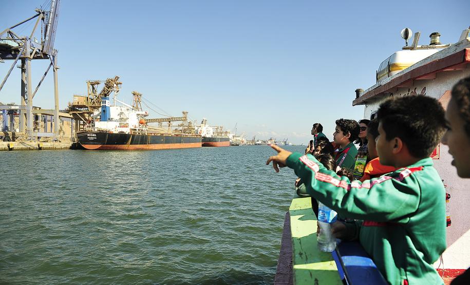 Appa premia vencedores do Concurso de Desenho do Projeto Porto Escola com passeio de barco pela baía de Paranaguá