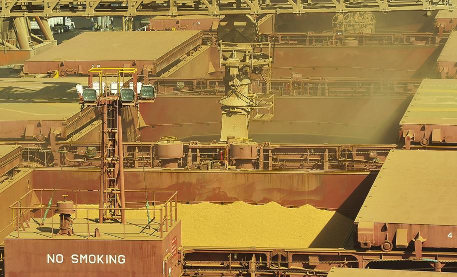 Porto de Paranaguá embarca volume histórico de soja