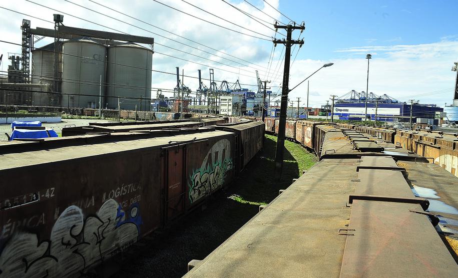 Descarga de grãos via ferrovia quase dobra em Paranaguá