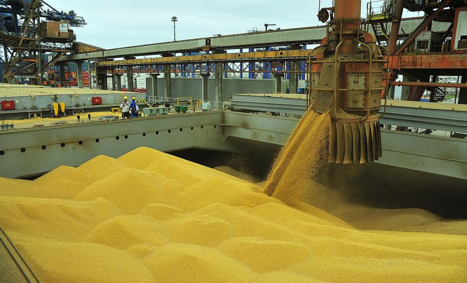 Corredor de exportação do Porto de Paranaguá bate recorde histórico de carregamento em 24 horas