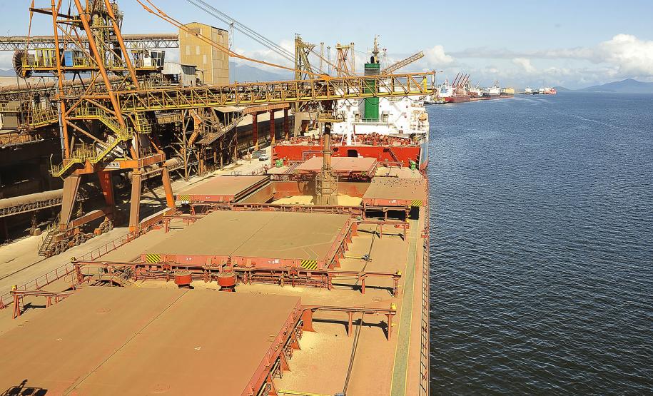 Corredor de exportação do Porto de Paranaguá bate recorde histórico de carregamento em 24 horas