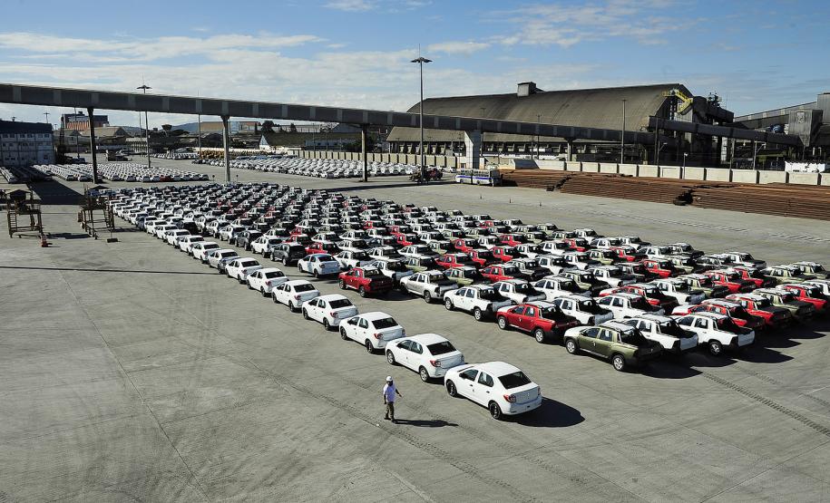 Exportação de veículos por Paranaguá bate recorde