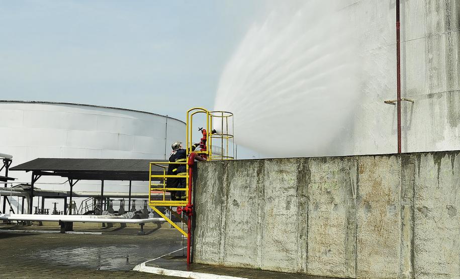 Simulado atesta capacidade do Porto de Paranaguá para atender emergências em terminais de inflamáveis
