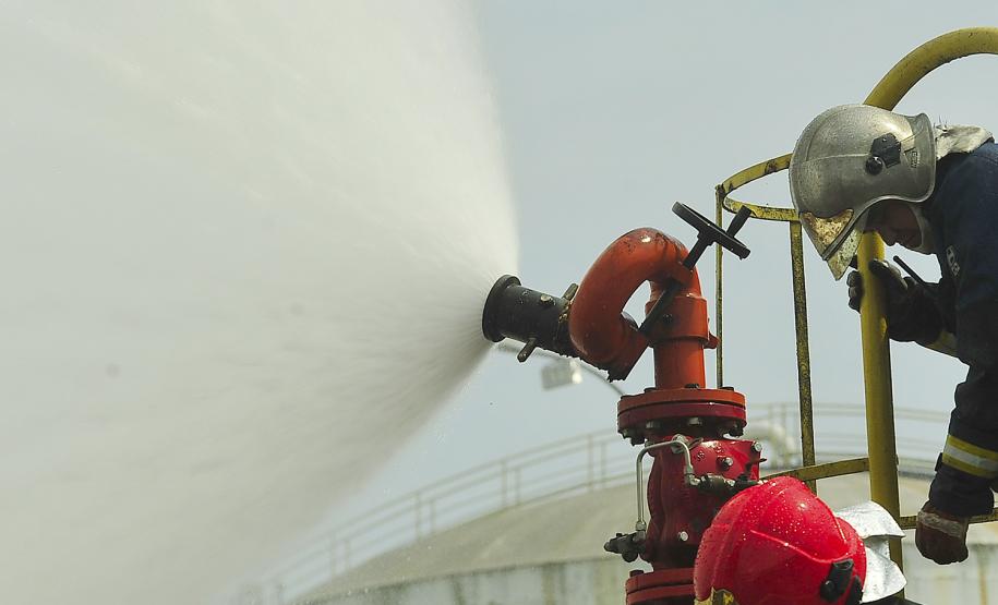 Simulado atesta capacidade do Porto de Paranaguá para atender emergências em terminais de inflamáveis