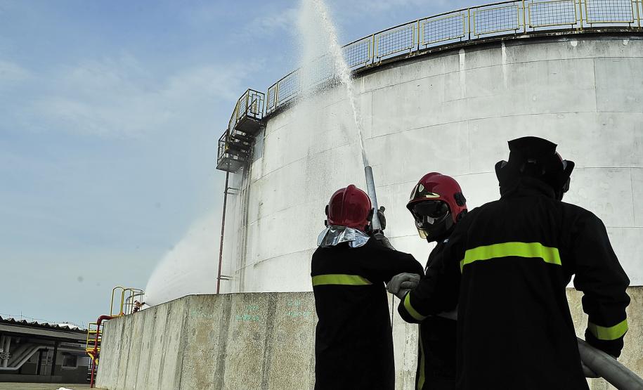 Simulado atesta capacidade do Porto de Paranaguá para atender emergências em terminais de inflamáveis