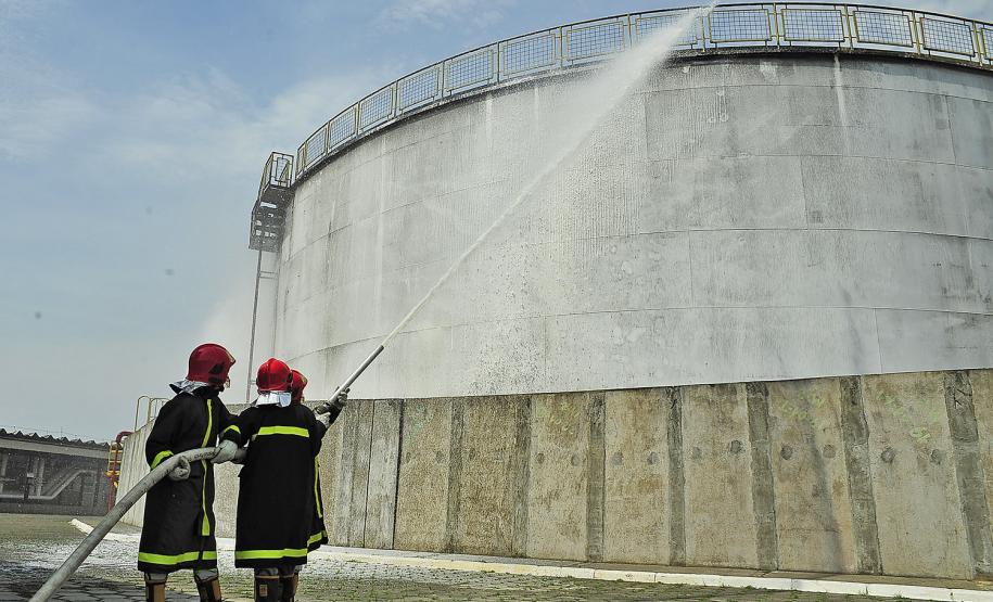 Simulado atesta capacidade do Porto de Paranaguá para atender emergências em terminais de inflamáveis