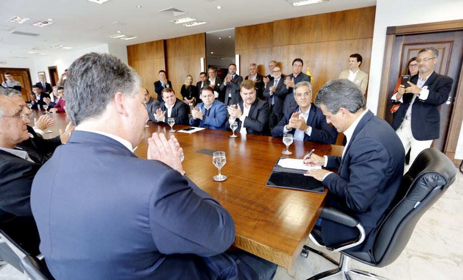 RICHA AUTORIZA LICITAÇÃO DE OBRAS EM PARANAGUÁ