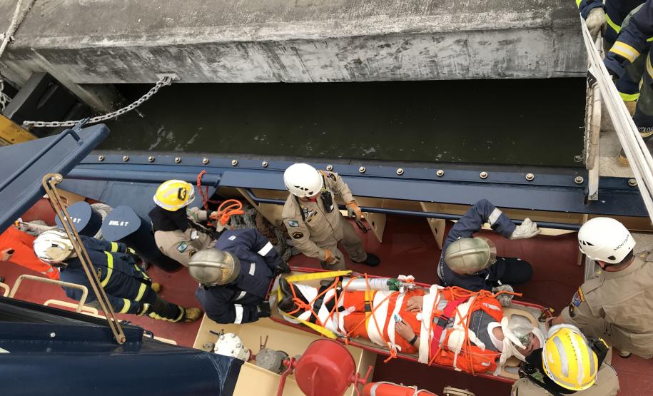 Porto de Paranaguá é palco de simulação de emergência em rebocadores