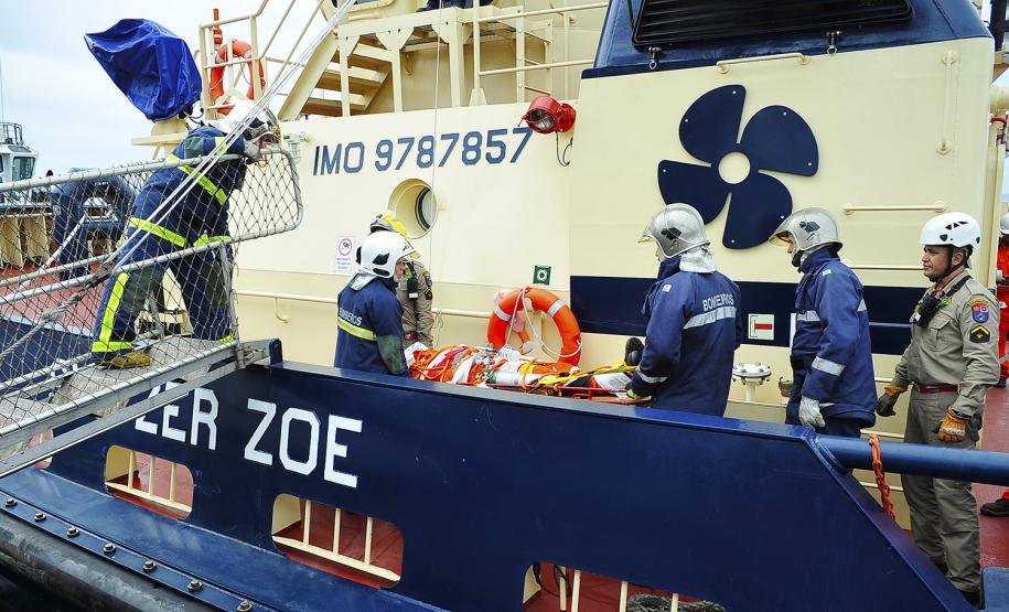 Porto de Paranaguá é palco de simulação de emergência em rebocadores