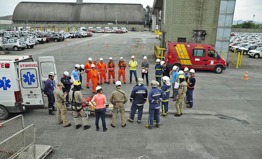 Porto de Paranaguá é palco de simulação com rebocadores
