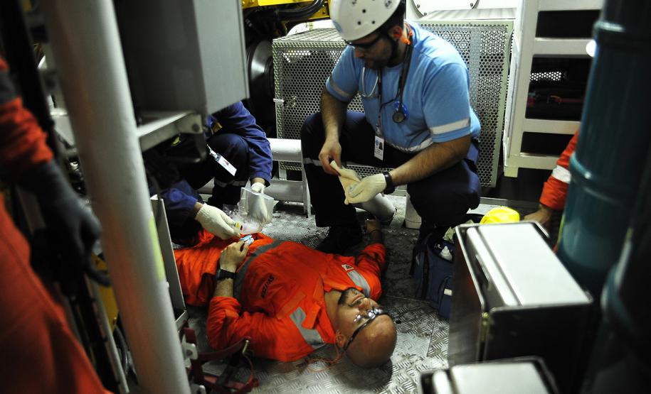 Porto de Paranaguá é palco de simulação de emergência em rebocadores
