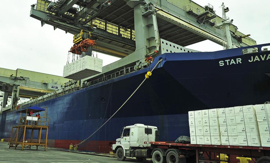 Paranaguá registra a maior movimentação de cargas da história