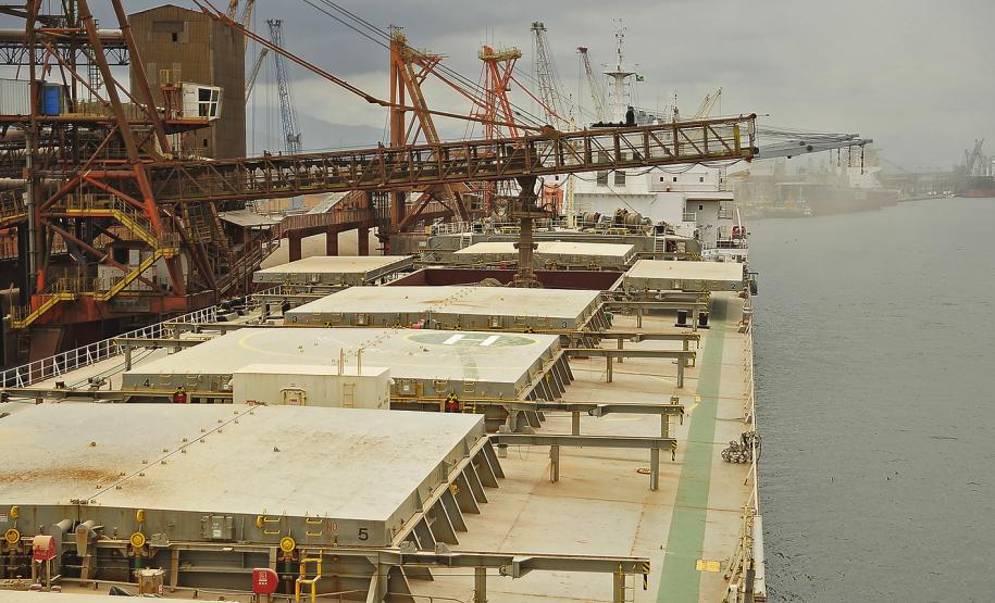 Porto de Paranaguá fecha 2017 com 51,5 milhões de toneladas operadas, a maior movimentação da sua história