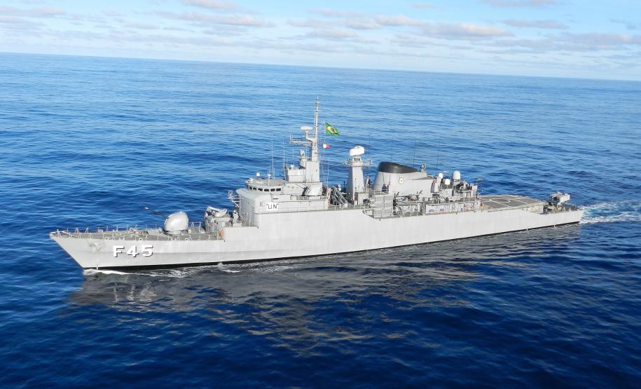 Porto de Paranaguá recebe Fragata União e abre para visitação no domingo