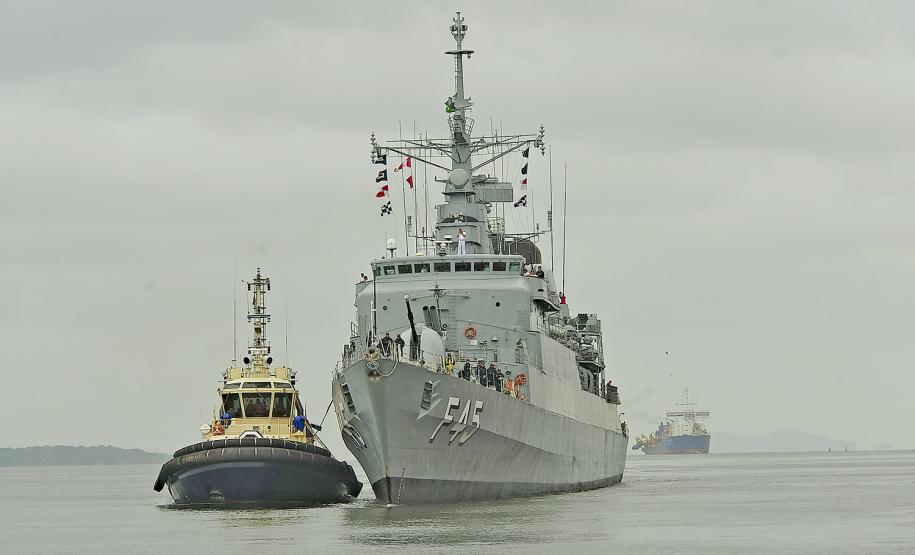 Fragata União chega ao Porto de Paranaguá para visita público no domingo