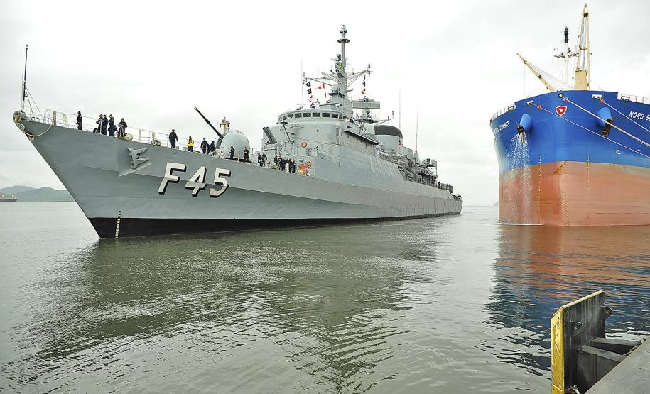 Fragata União chega ao Porto de Paranaguá para visita público no domingo