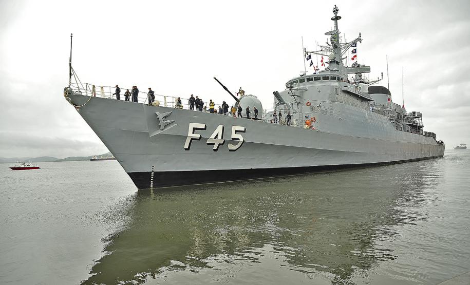 Fragata União chega ao Porto de Paranaguá para visita público no domingo