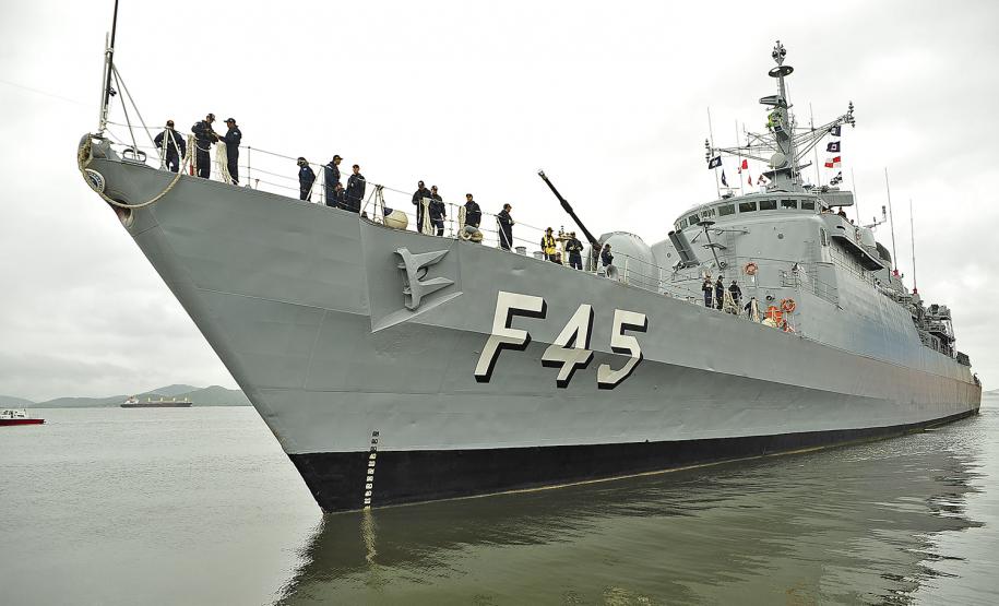 Fragata União chega ao Porto de Paranaguá para visita público no domingo