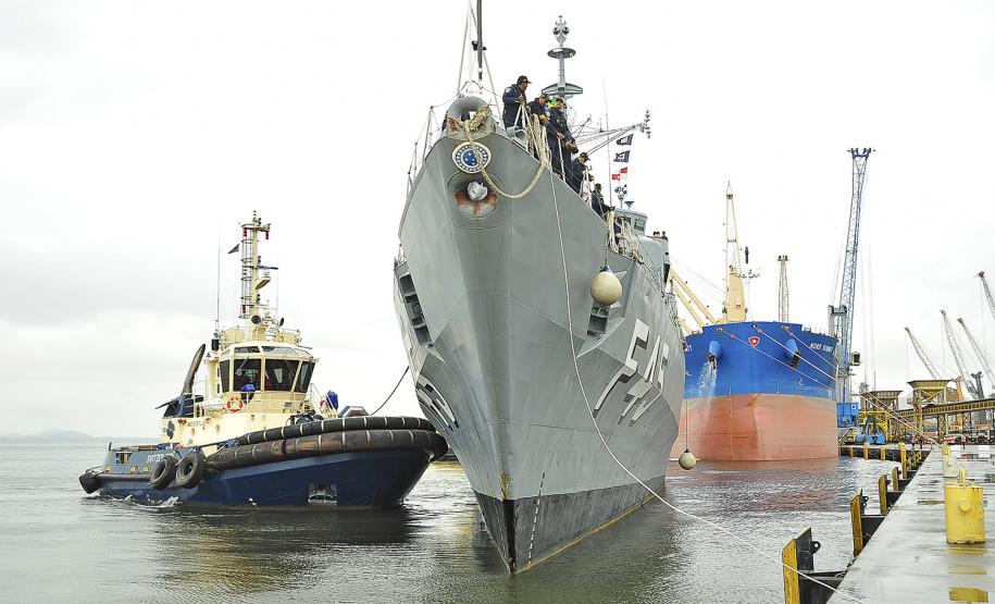 Fragata União chega ao Porto de Paranaguá para visita público no domingo