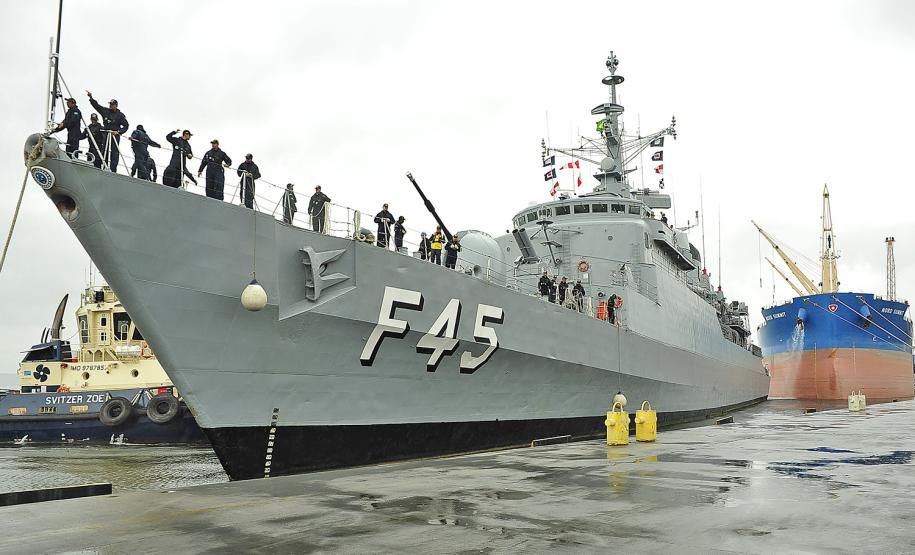 Fragata União chega ao Porto de Paranaguá para visita público no domingo