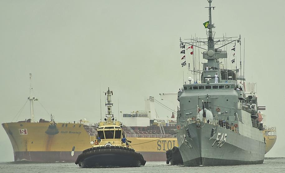 Fragata União chega ao Porto de Paranaguá para visita público no domingo