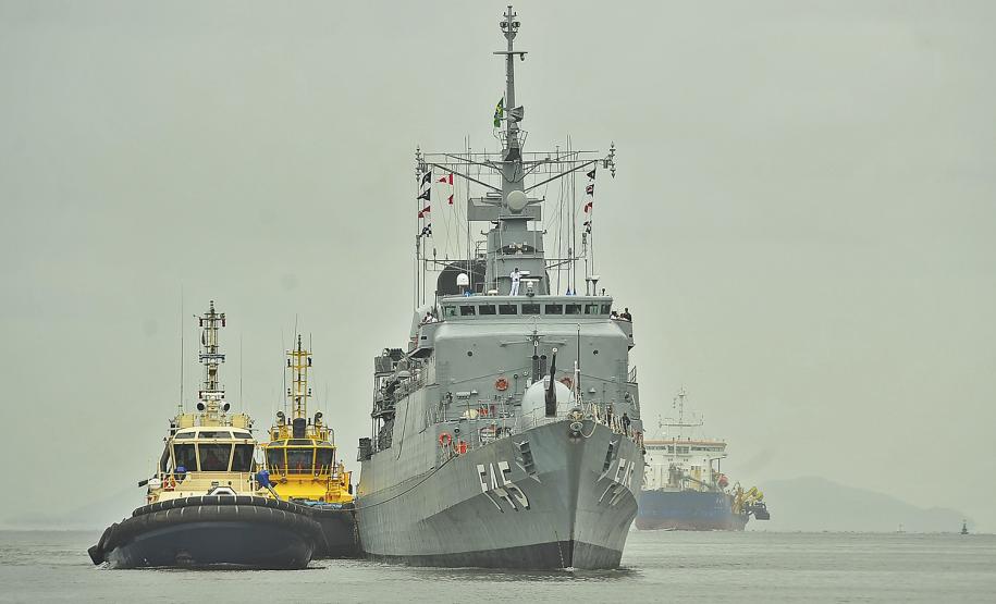Fragata União chega ao Porto de Paranaguá para visita público no domingo