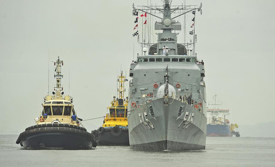 Fragata União chega ao Porto de Paranaguá para visita público no domingo