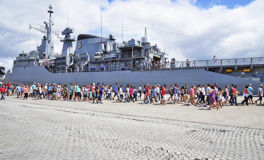 Mais de 3 mil pessoas visitam a Fragata União, em Paranaguá