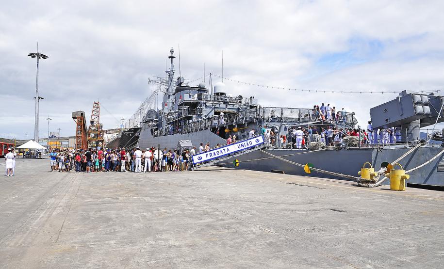 Mais de 3 mil pessoas visitam a Fragata União, em Paranaguá