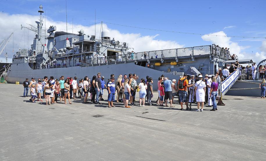 Mais de 3 mil pessoas visitam a Fragata União, em Paranaguá