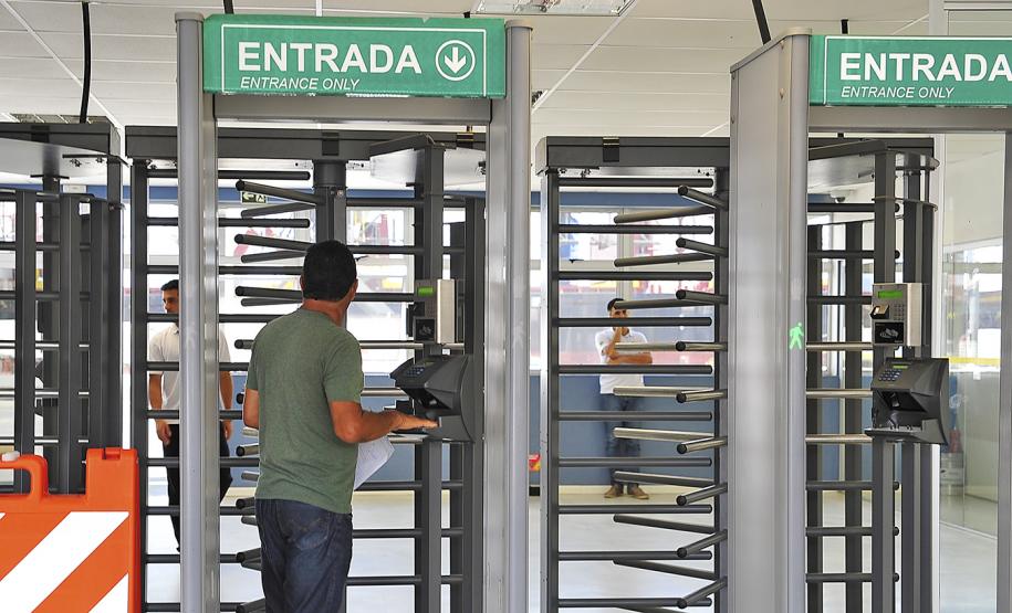 Trabalhadores que acessam o cais do Porto de Paranaguá precisam estar vacinados contra febre amarela