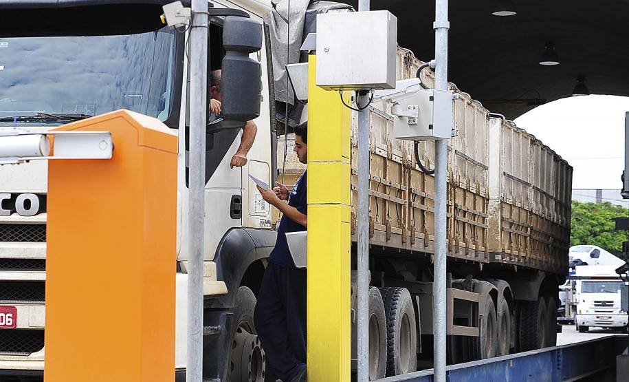 Trabalhadores que acessam o cais do Porto de Paranaguá precisam estar vacinados contra febre amarela