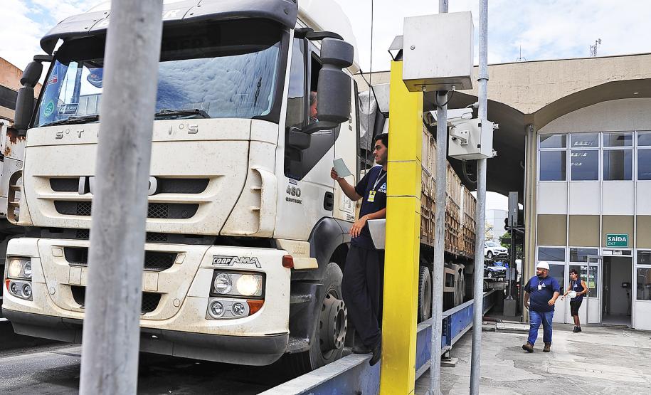 Trabalhadores que acessam o cais do Porto de Paranaguá precisam estar vacinados contra febre amarela