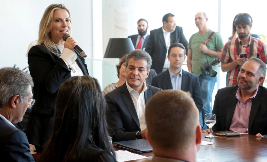 Richa assina ordem de serviço para reforma da Av. Bento Rocha e construção de viaduto Richa assina ordem de serviço para reforma da Av. Bento Rocha e construção de viaduto