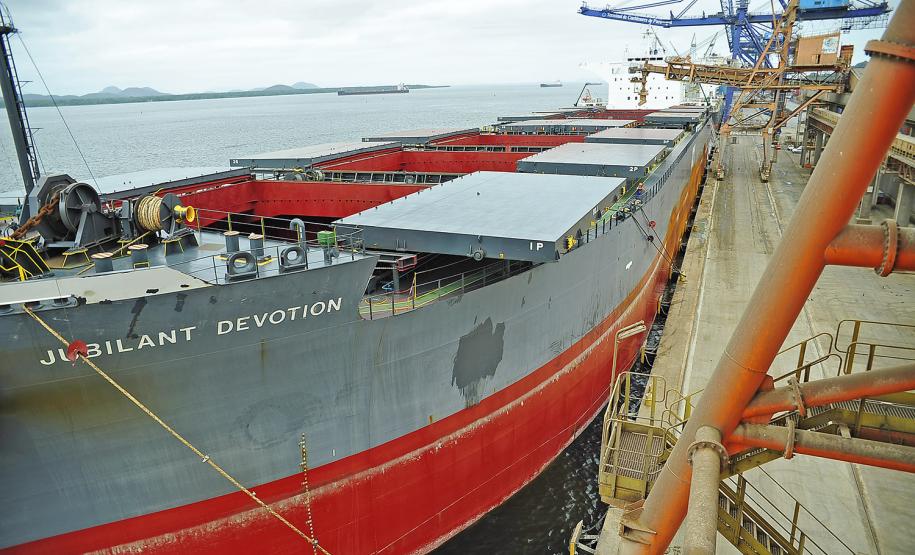 Porto de Paranaguá tem o melhor março da história com 4,9 milhões de toneladas movimentadas