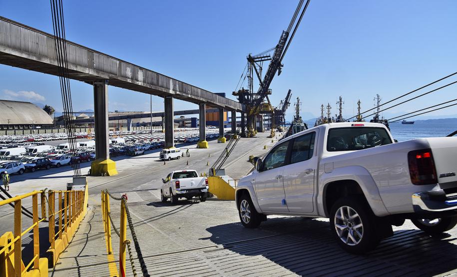 Porto de Paranaguá tem operação inédita para veículos