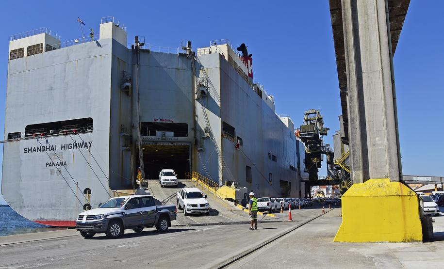 Porto de Paranaguá tem operação inédita para veículos